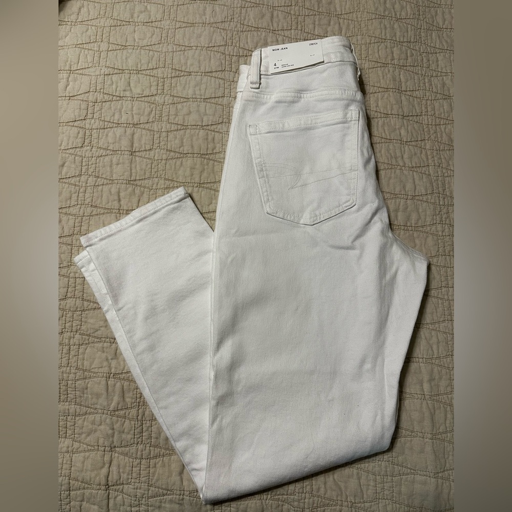 AEO Stretch Mom Jean - Bright White - Size 4 - NWT